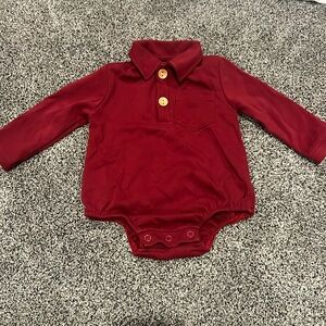 Red collar, long sleeve